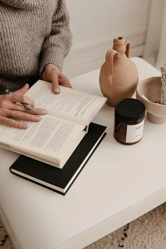 Aufgeschlagenes Journal mit Stift, Jobcoaching
